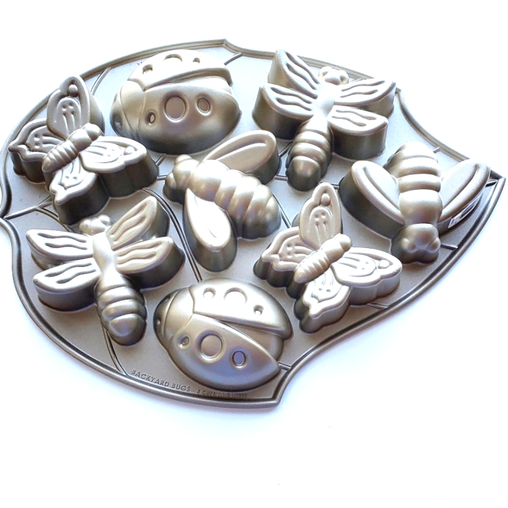 William Sonoma Nordicware Backyard Bugs Cake Muffin Tray
